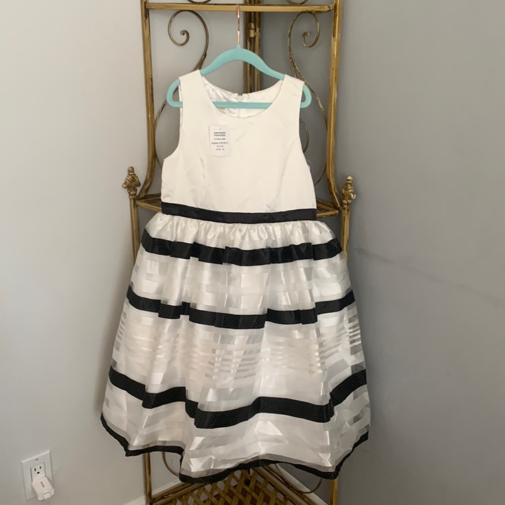 Never been worn before and in wonderful condition and so cute